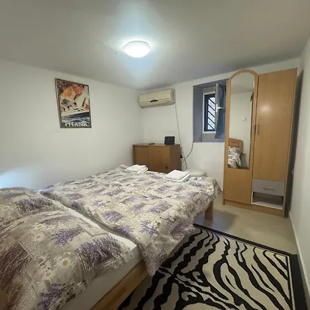 Prime Location - Center 1bdr *